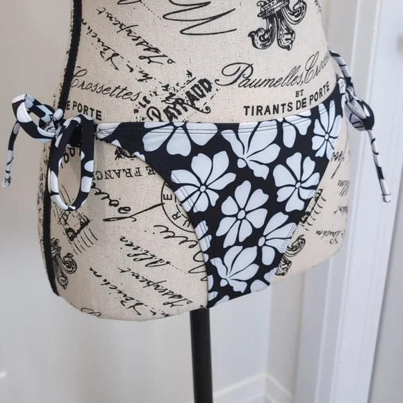 HURLEY | Women's Black/White Floral Underwire Cheeky Tie Up Bikini - Picture 6 of 7